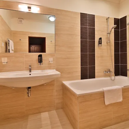 Meteor Plaza Hotel 4*