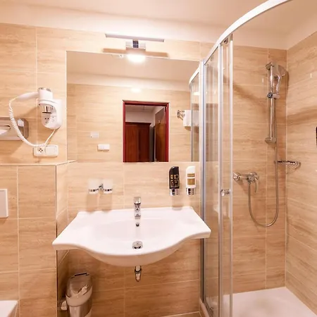 Meteor Plaza Hotel 4*